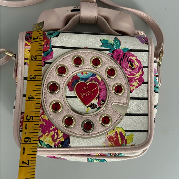 Betsey Johnson “cute” Phone purse - Picture 3 of 7